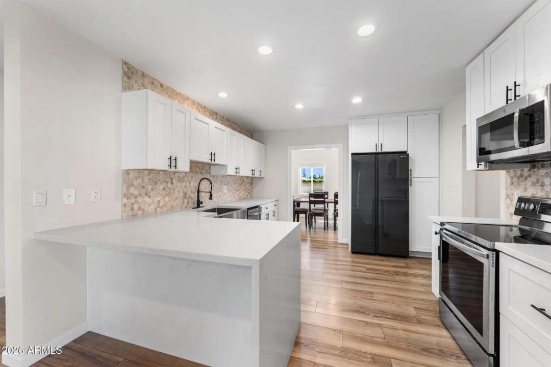 Real Estate Picture 5