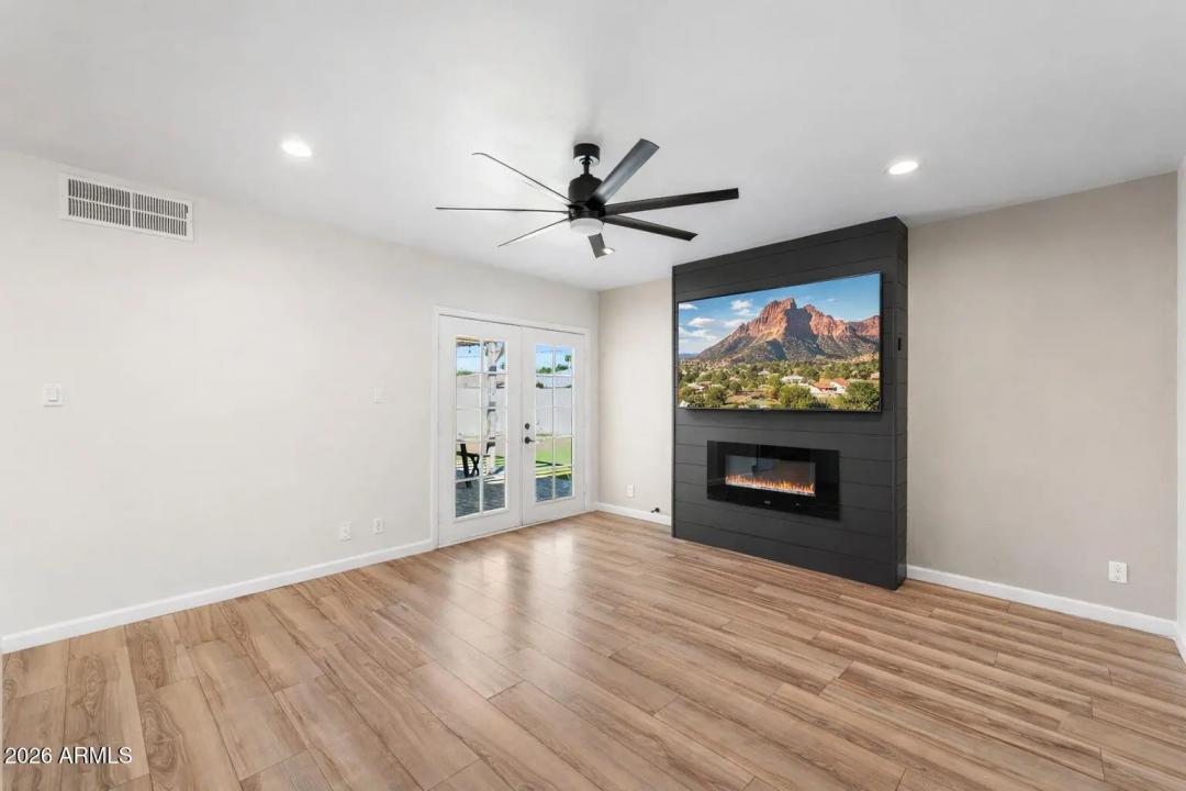 Real Estate Picture 8