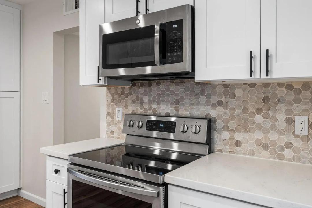 Real Estate Picture 9