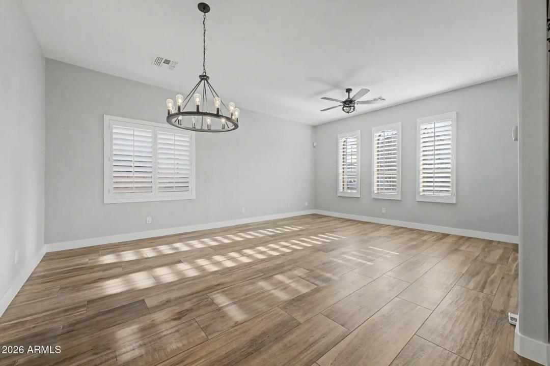 Real Estate Picture 5