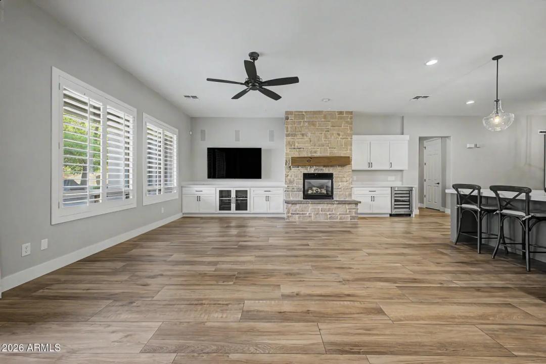 Real Estate Picture 7