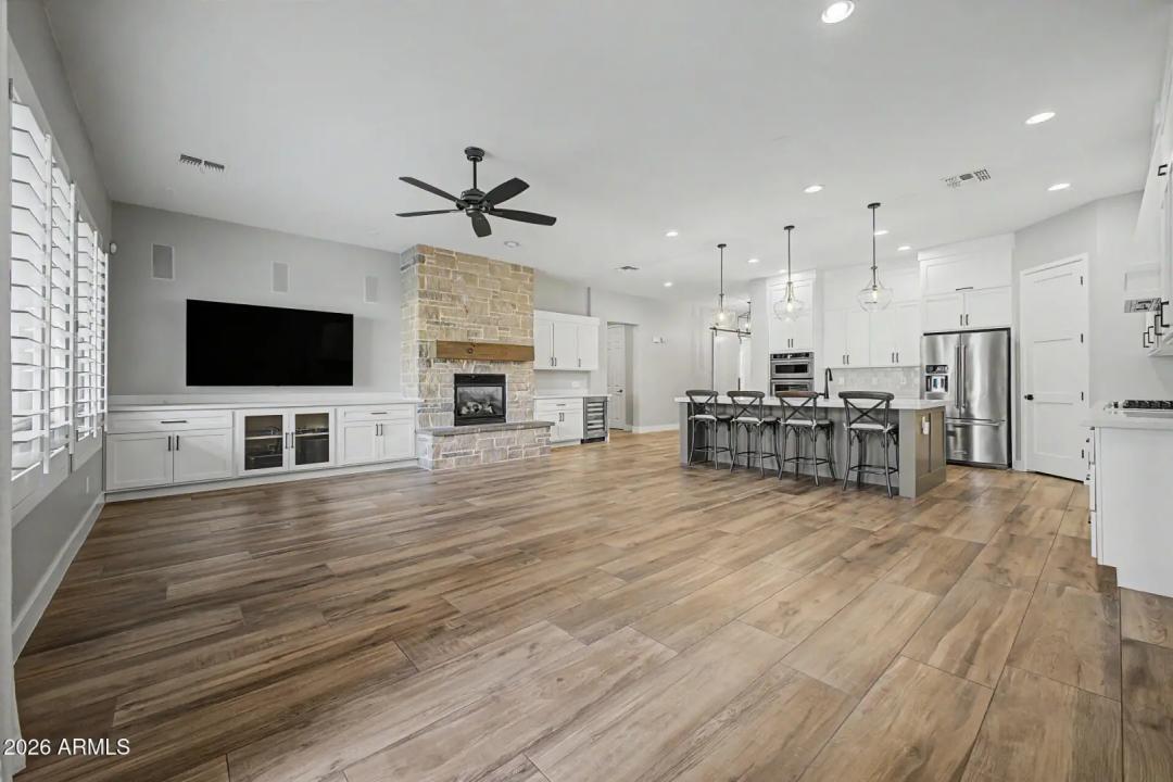 Real Estate Picture 8