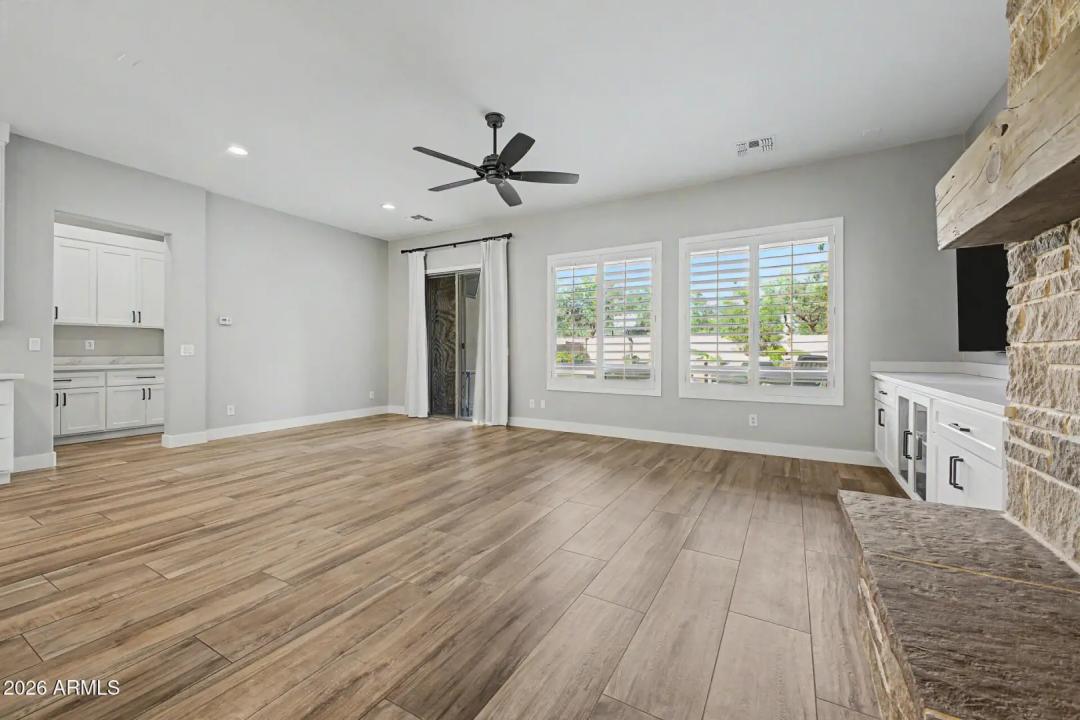 Real Estate Picture 9