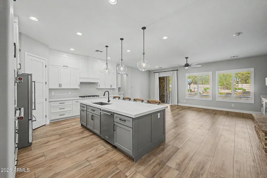 Real Estate Picture 11