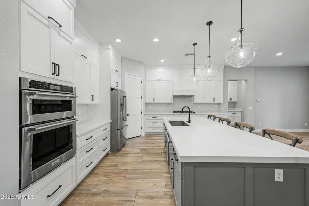 Real Estate Picture 12