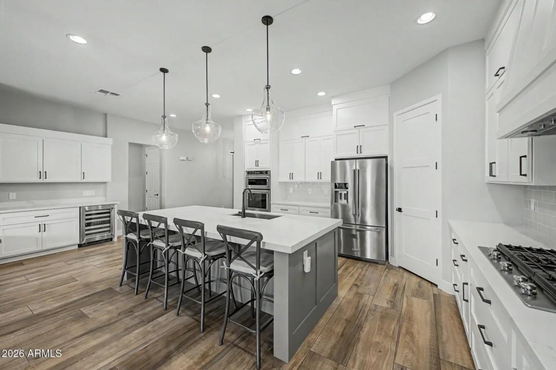 Real Estate Picture 14