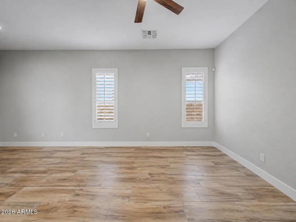 Real Estate Picture 16