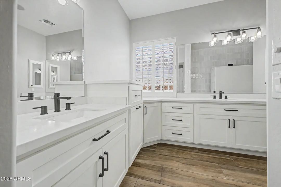 Real Estate Picture 18