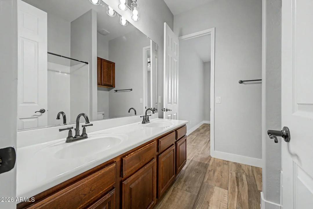 Real Estate Picture 25