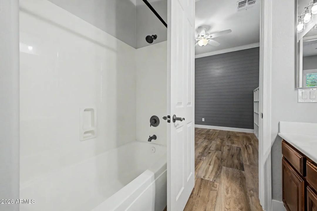 Real Estate Picture 26