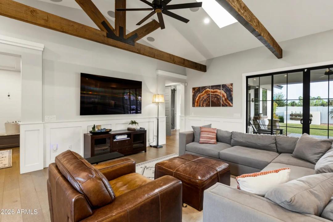Real Estate Picture 7
