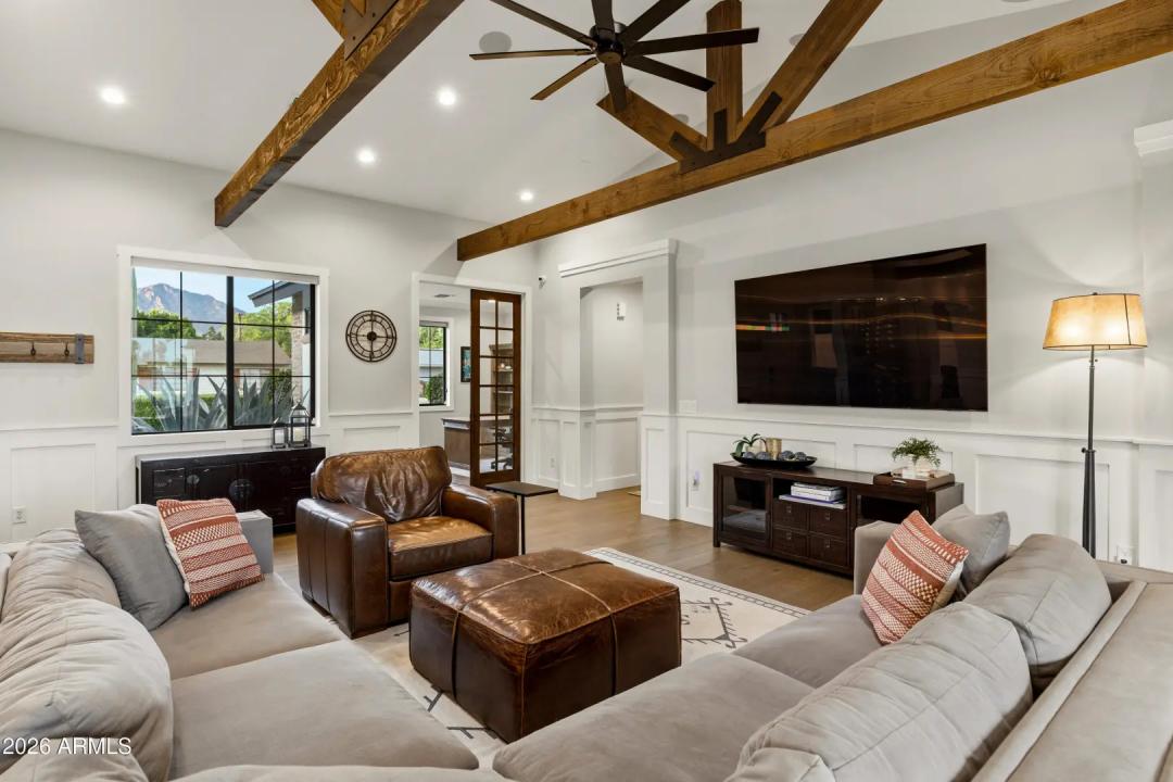 Real Estate Picture 8