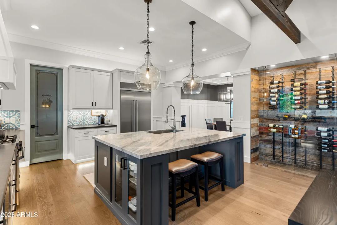 Real Estate Picture 4