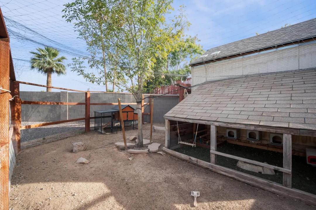 Real Estate Picture 5