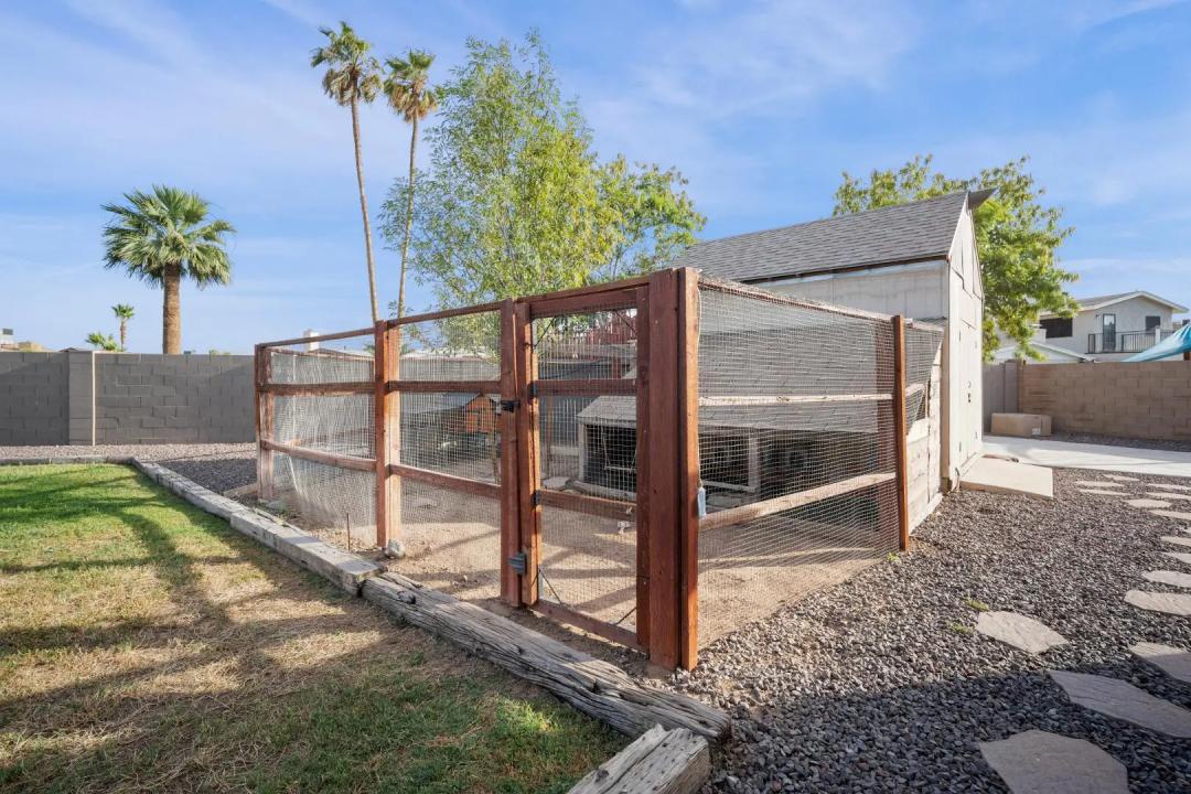 Real Estate Picture 6