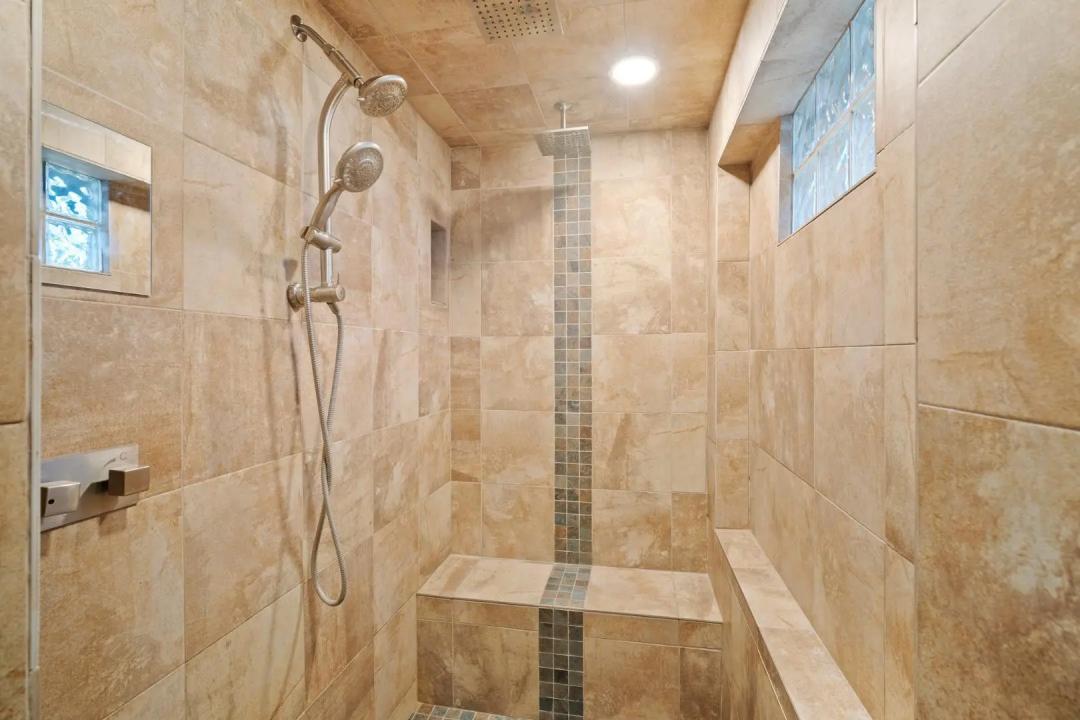 Real Estate Picture 15