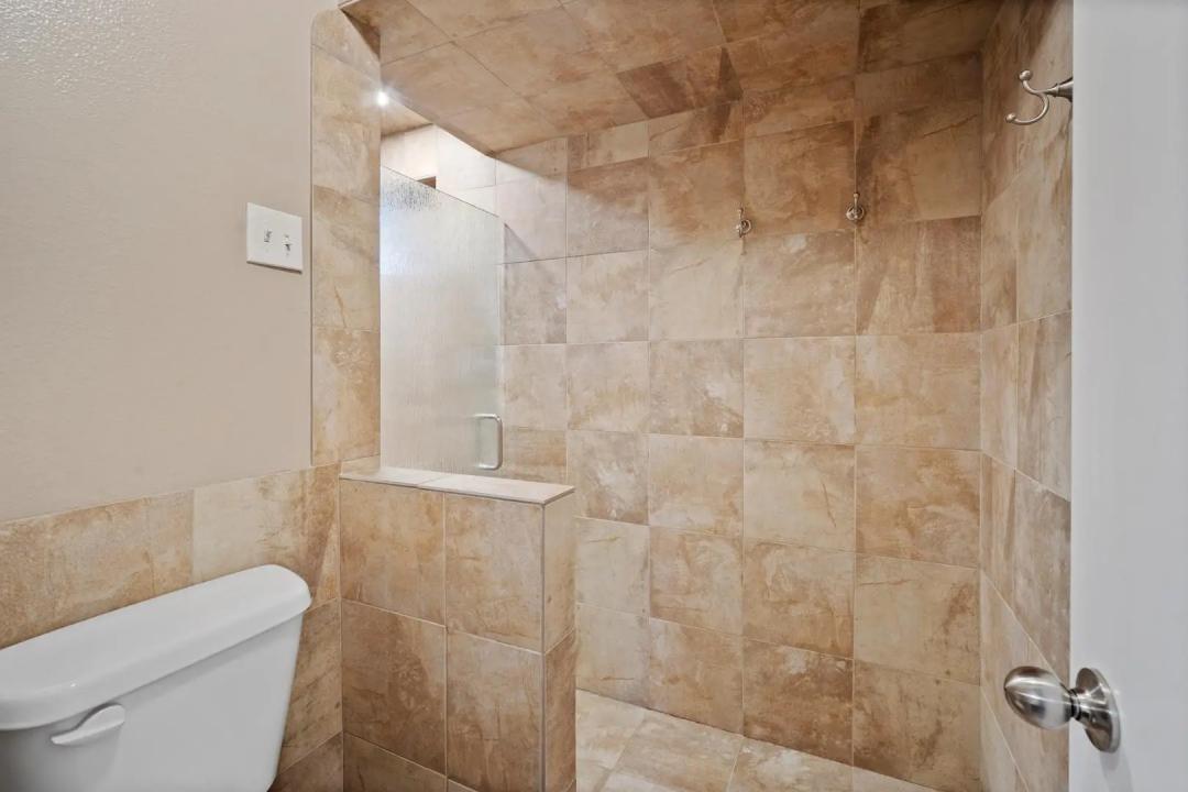 Real Estate Picture 16