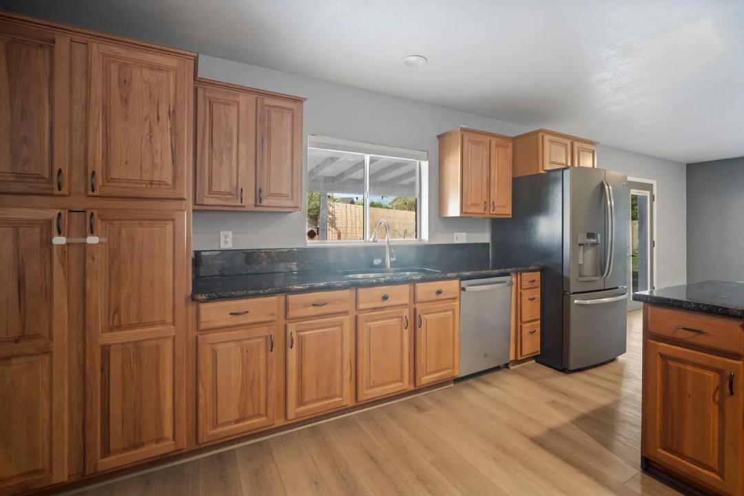 Real Estate Picture 21