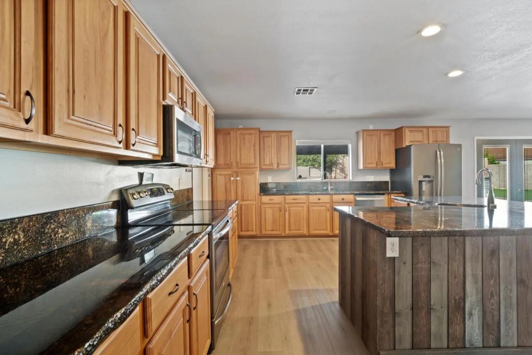 Real Estate Picture 20