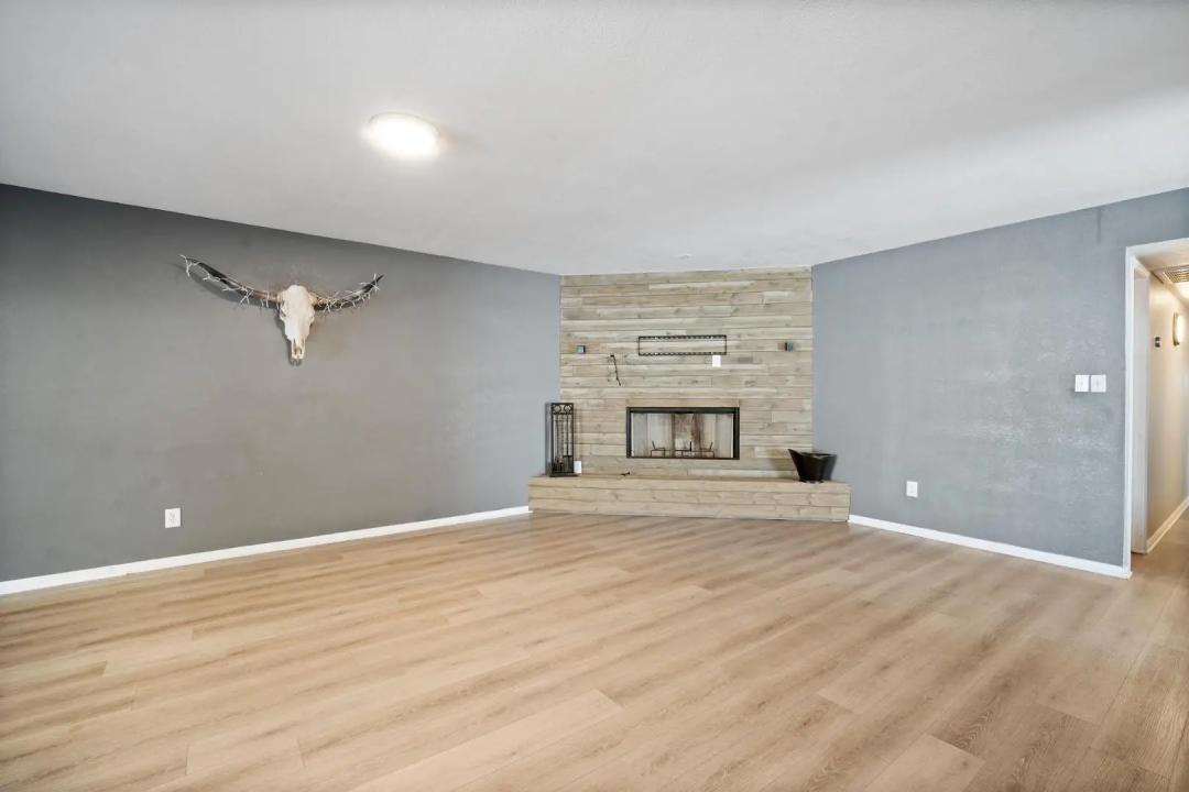 Real Estate Picture 24