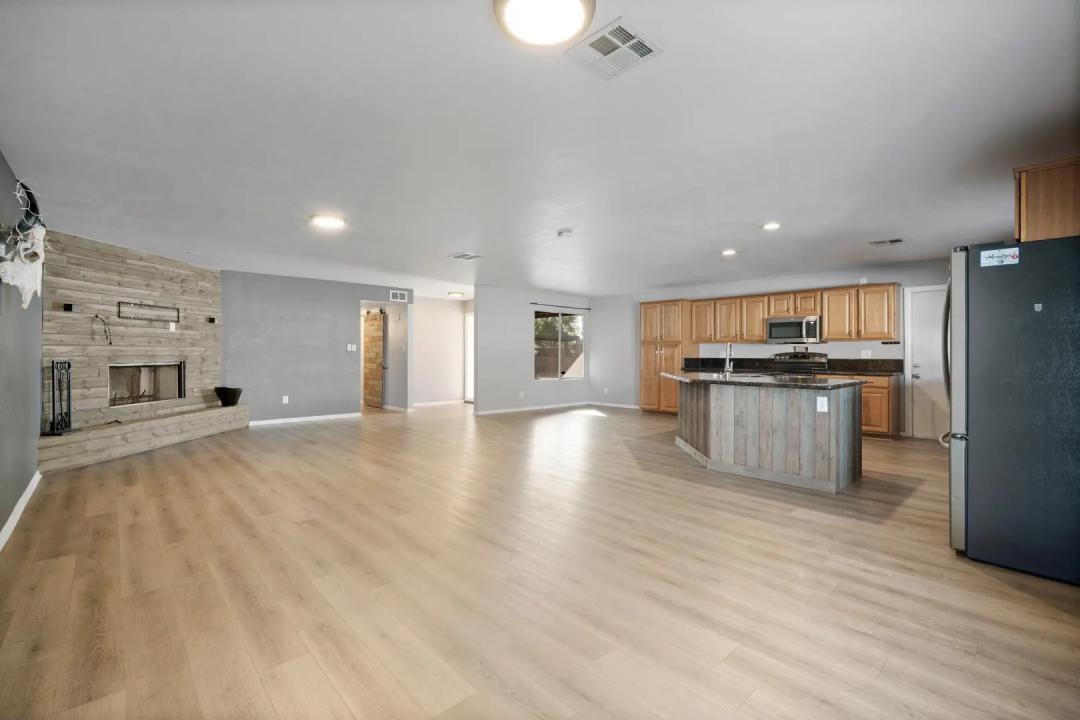 Real Estate Picture 25