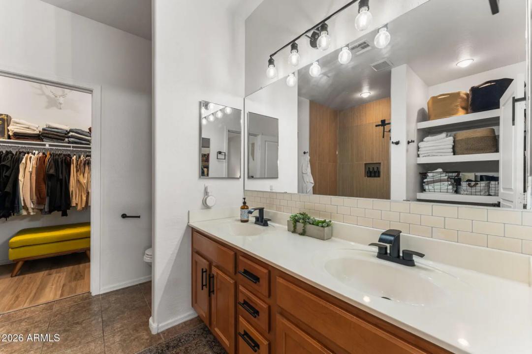 Real Estate Picture 18