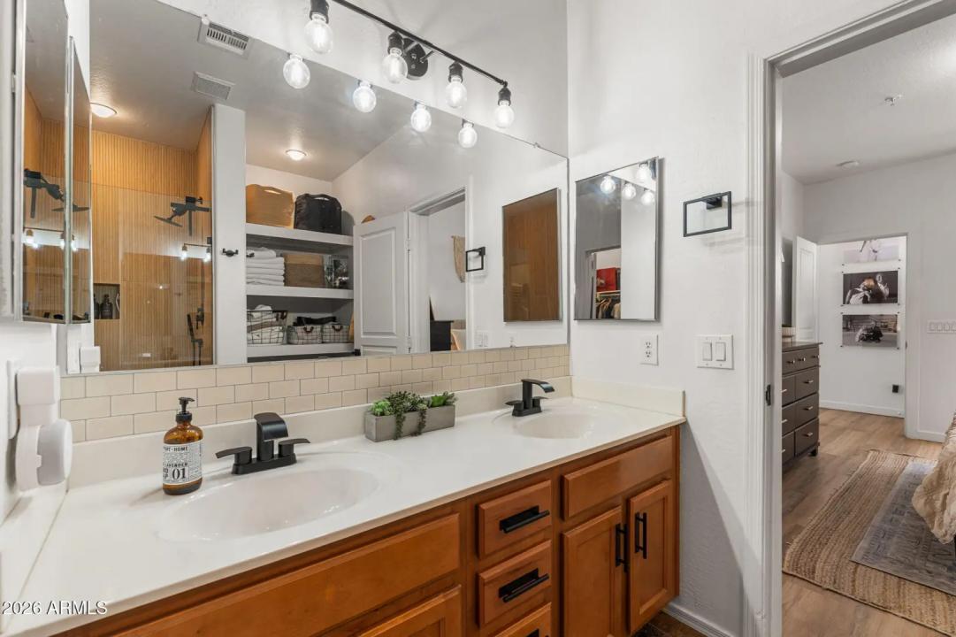 Real Estate Picture 19