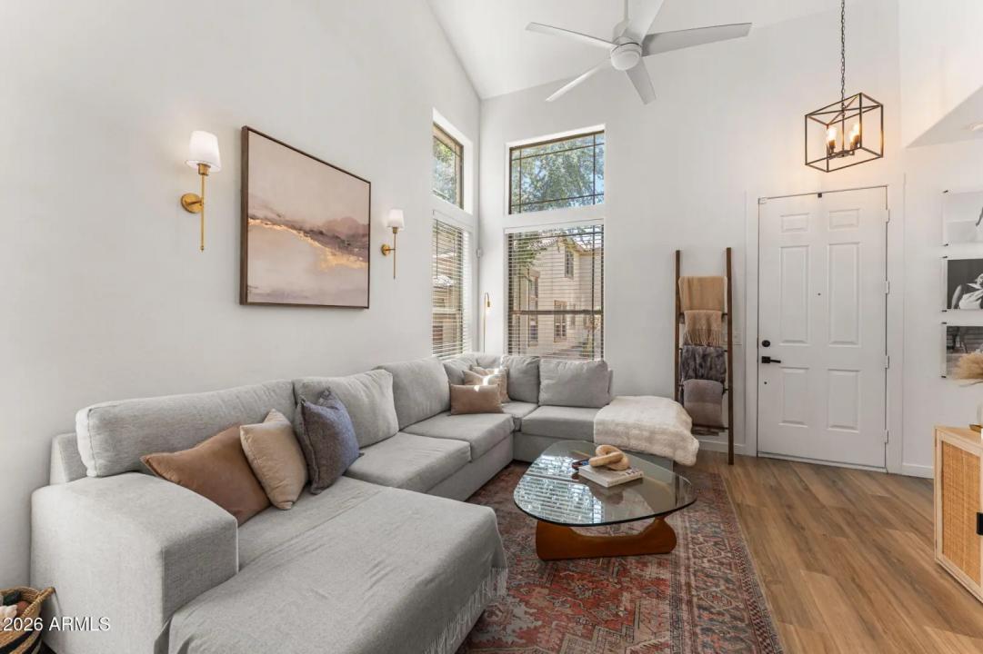 Real Estate Picture 4