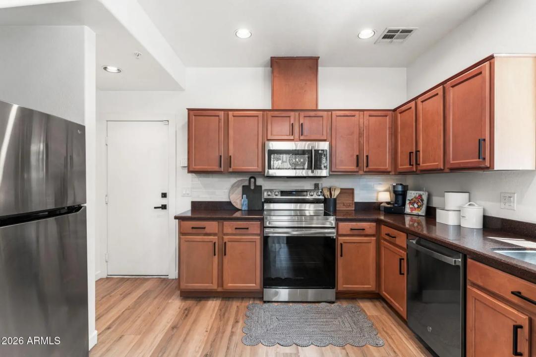 Real Estate Picture 15