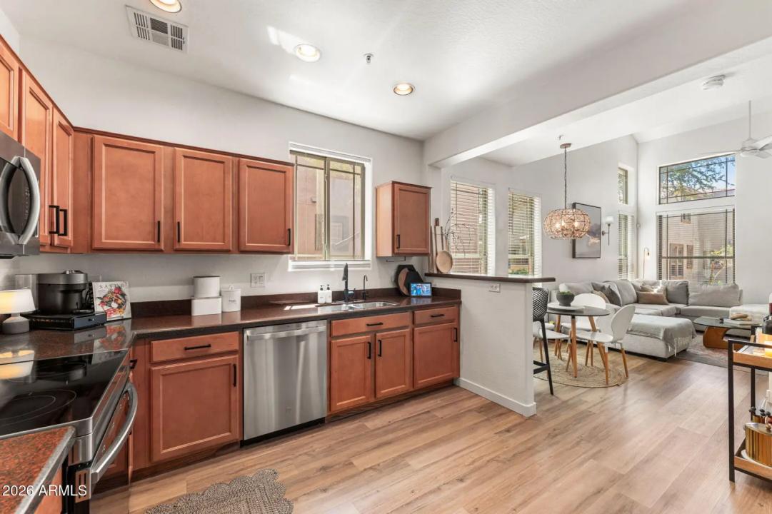 Real Estate Picture 14