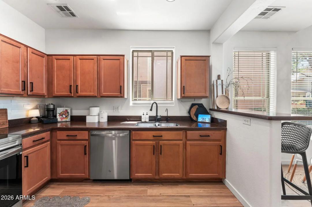 Real Estate Picture 12