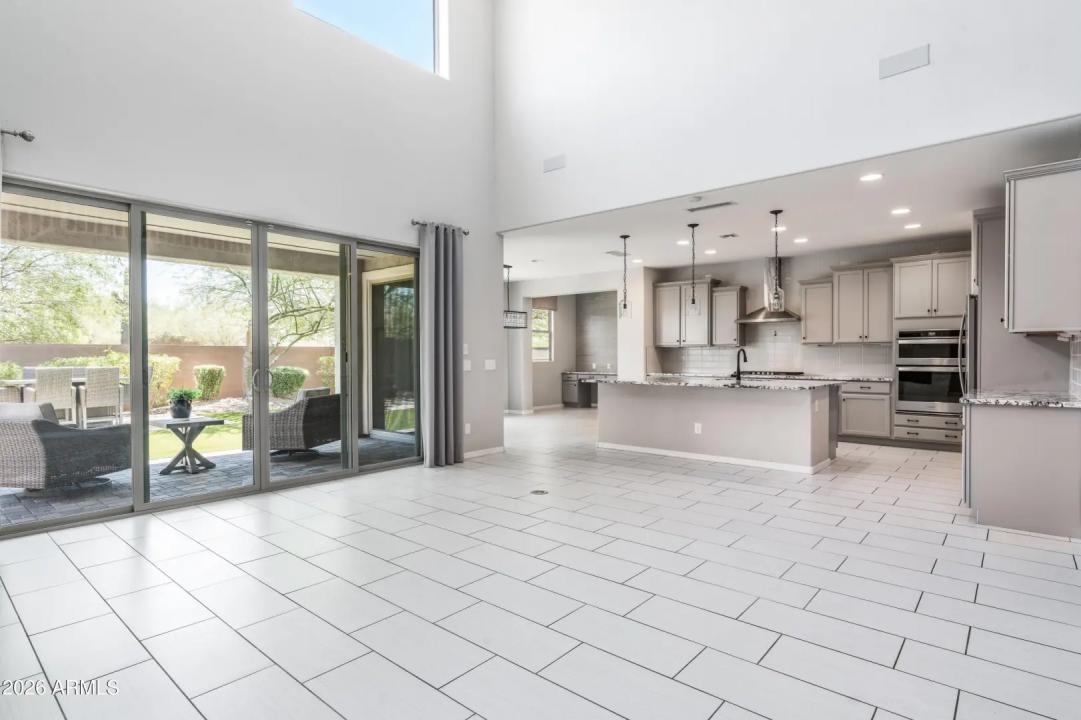 Real Estate Picture 5