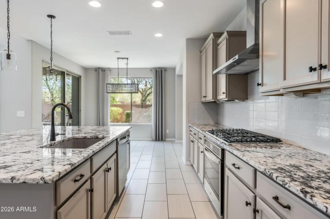 Real Estate Picture 7