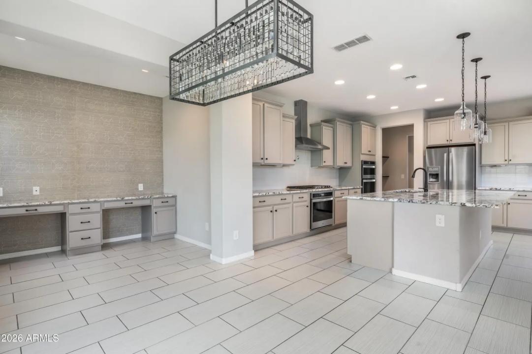 Real Estate Picture 10