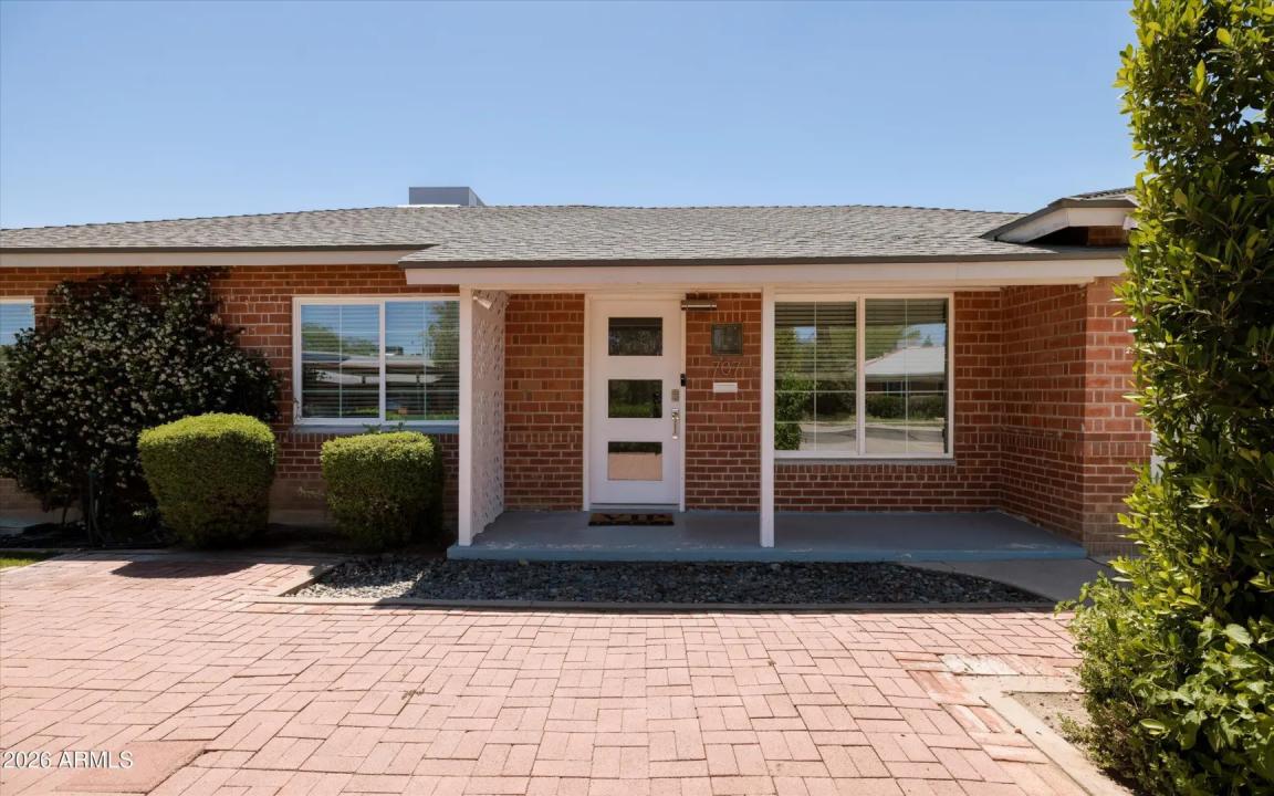 Real Estate Picture 3