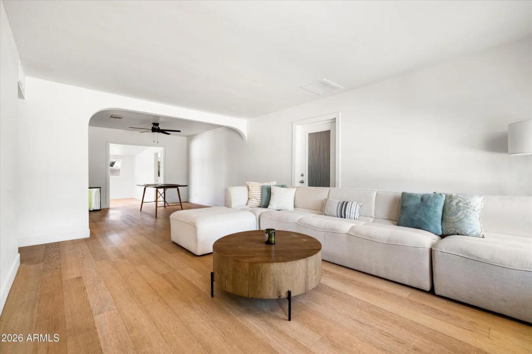Real Estate Picture 4