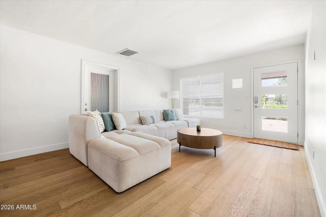 Real Estate Picture 5