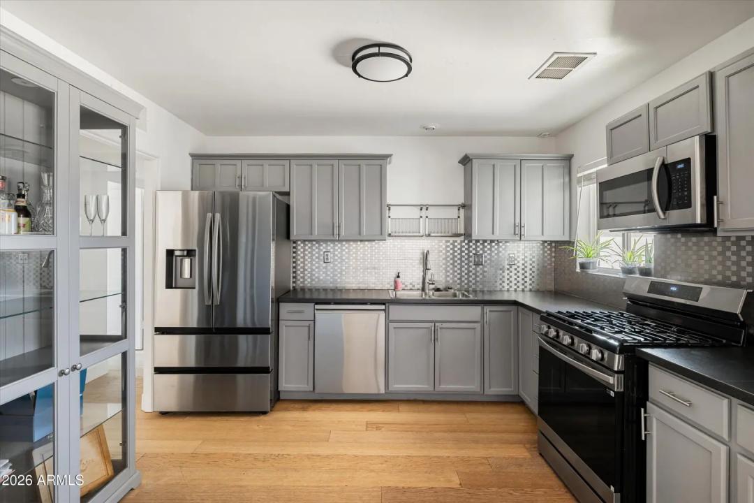 Real Estate Picture 7