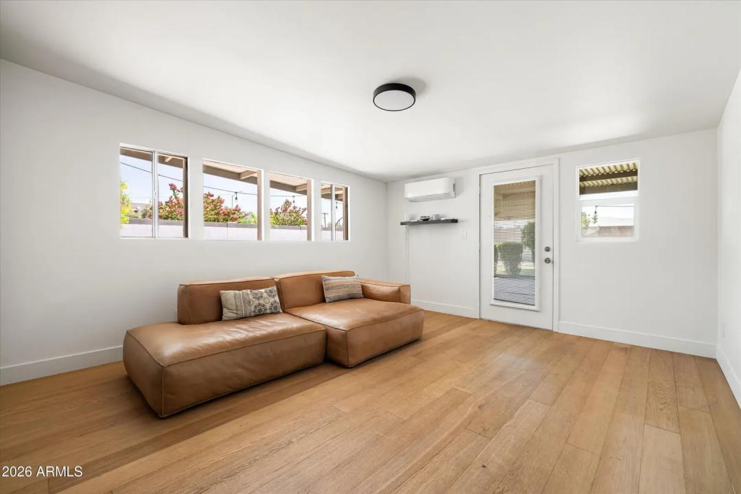 Real Estate Picture 11