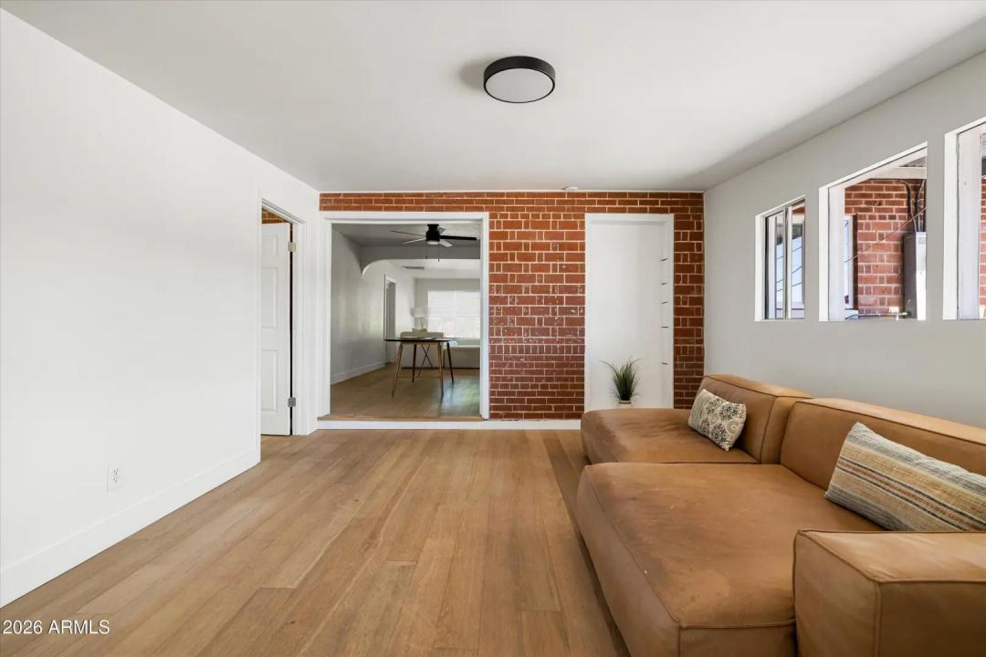 Real Estate Picture 12