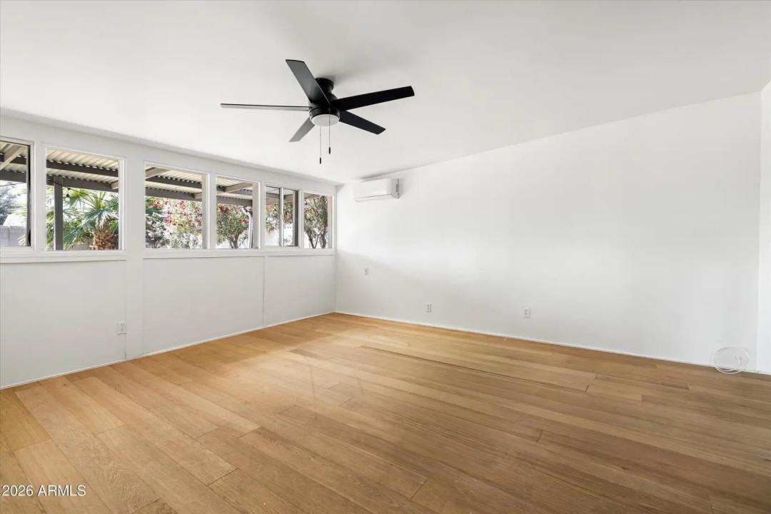 Real Estate Picture 13