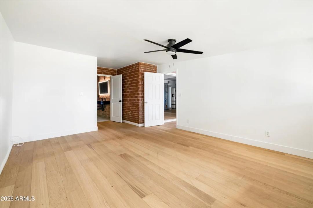 Real Estate Picture 14