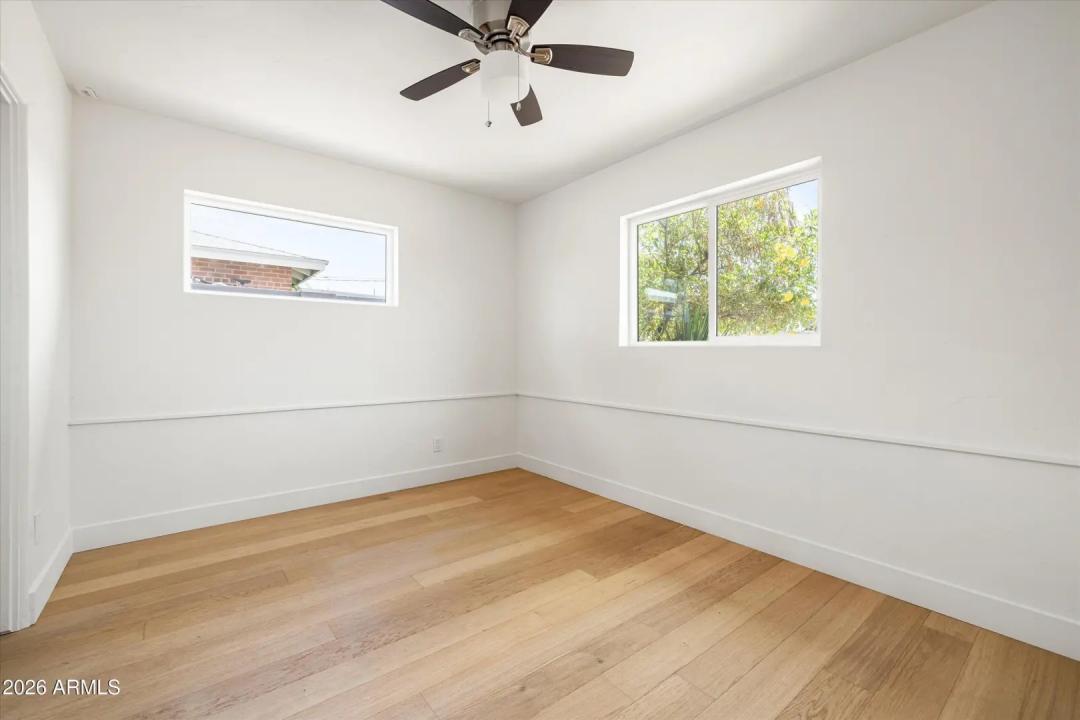 Real Estate Picture 17