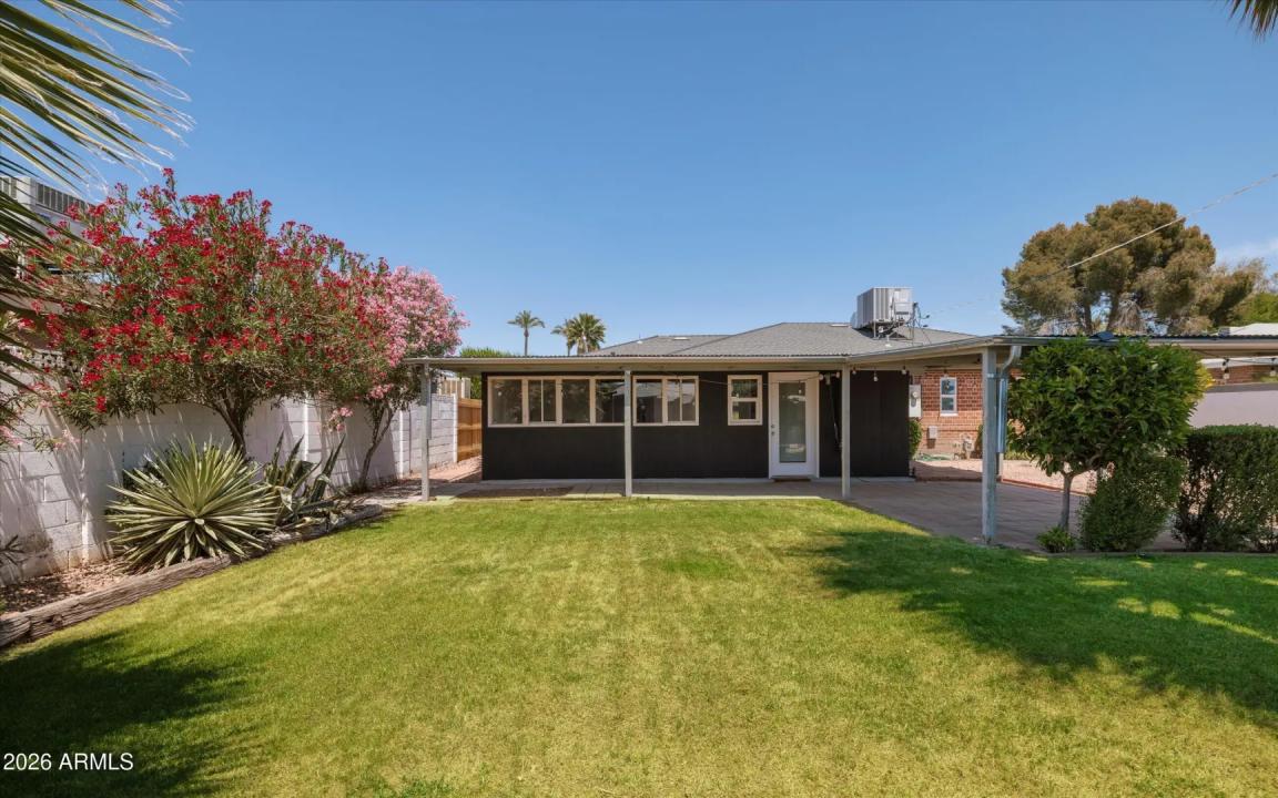 Real Estate Picture 23