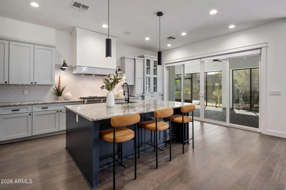 Real Estate Picture 8