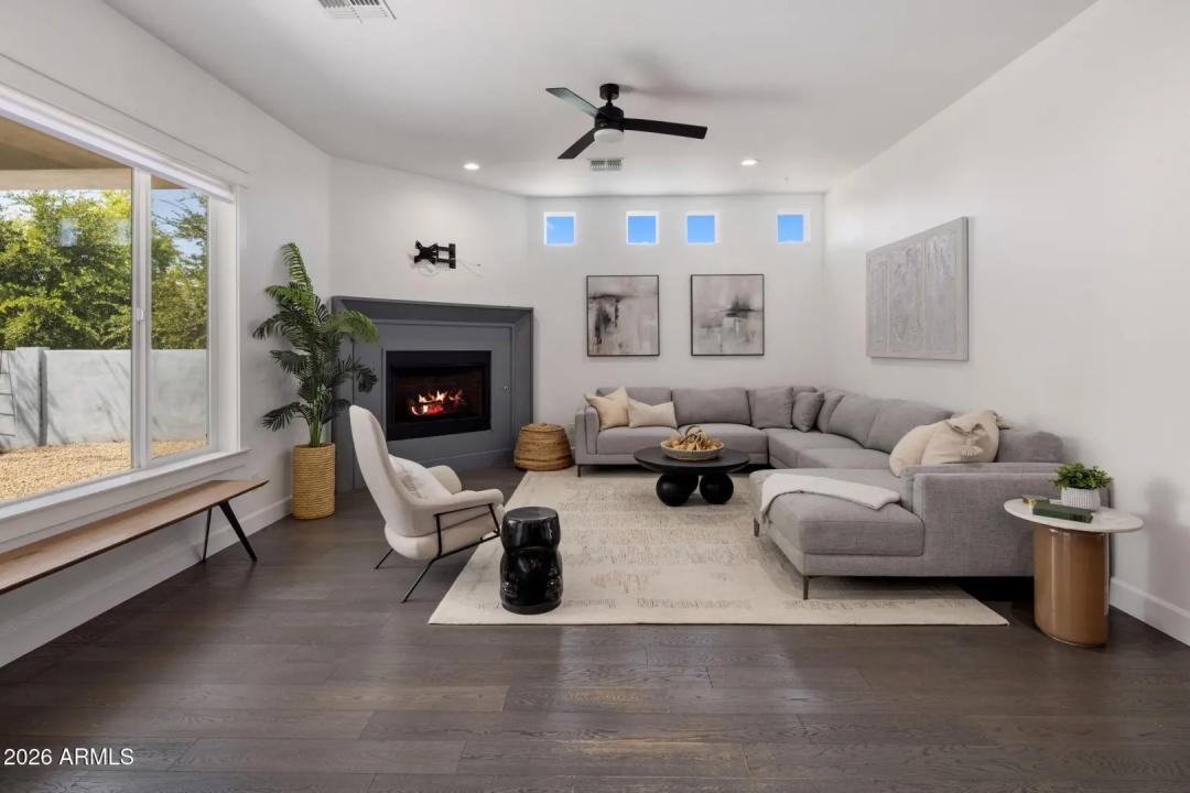 Real Estate Picture 12