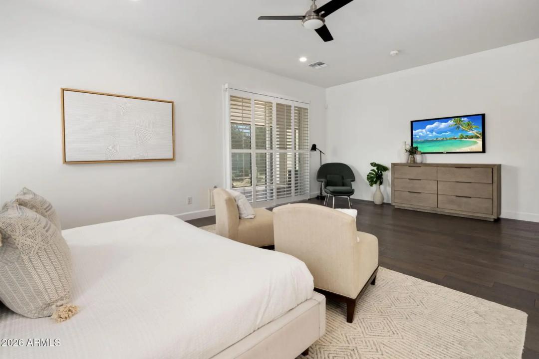 Real Estate Picture 14