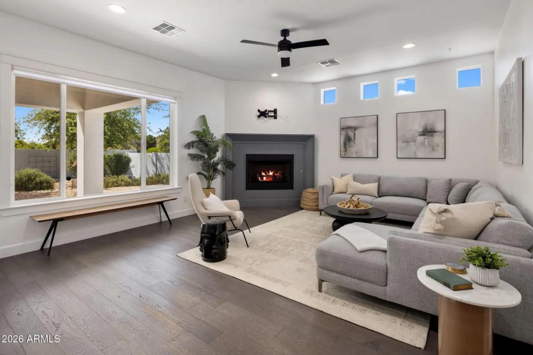 Real Estate Picture 11