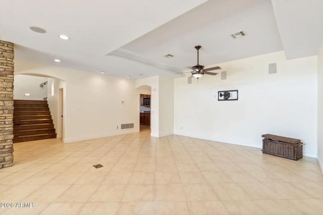 Real Estate Picture 12