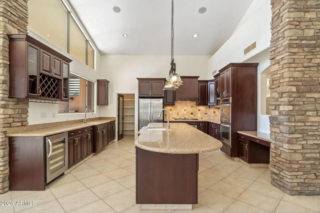 Real Estate Picture 15